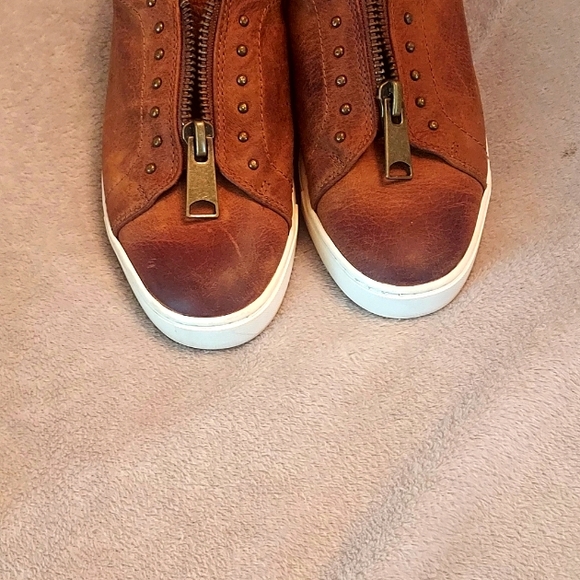 Frye, Lena Leather Zip top Dip Dye look Leather low sneakers!!! - Picture 4 of 4